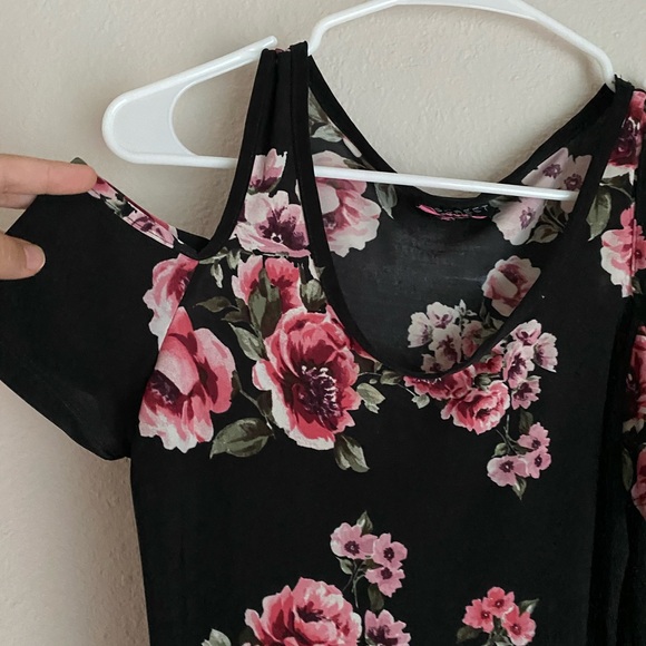 Black Roses Blouse - Picture 2 of 2